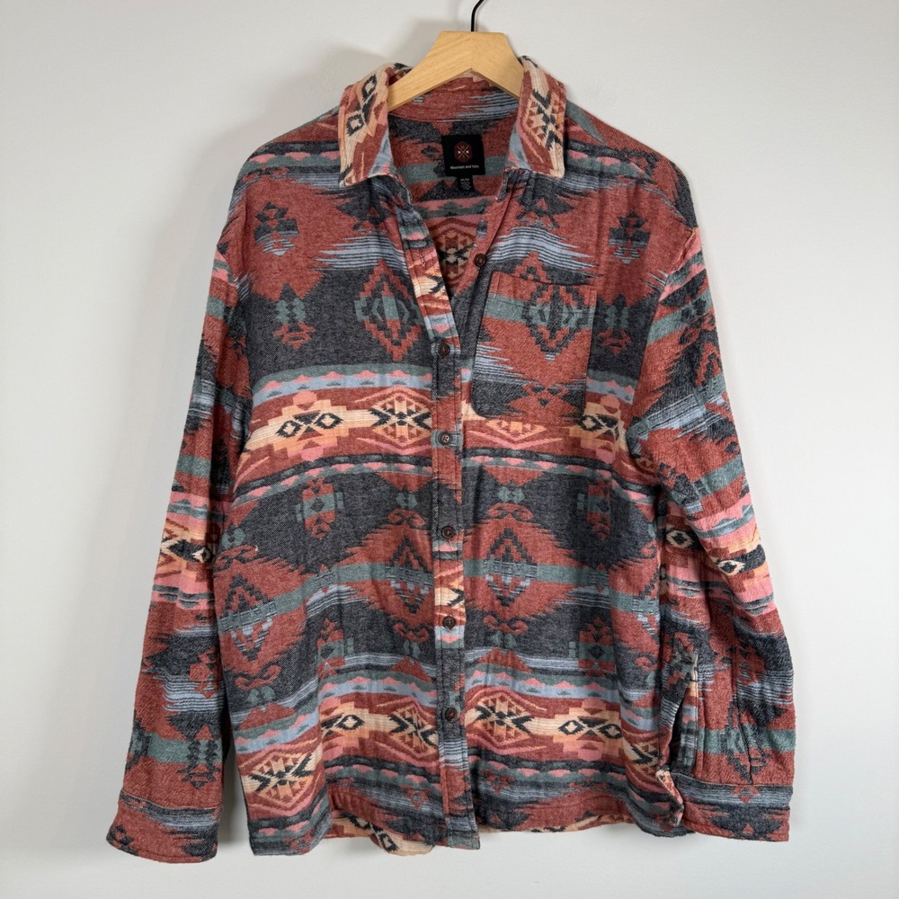 Mountain and Isles Aztec Southwestern Button Up Flannel Shacket Jacket Medium